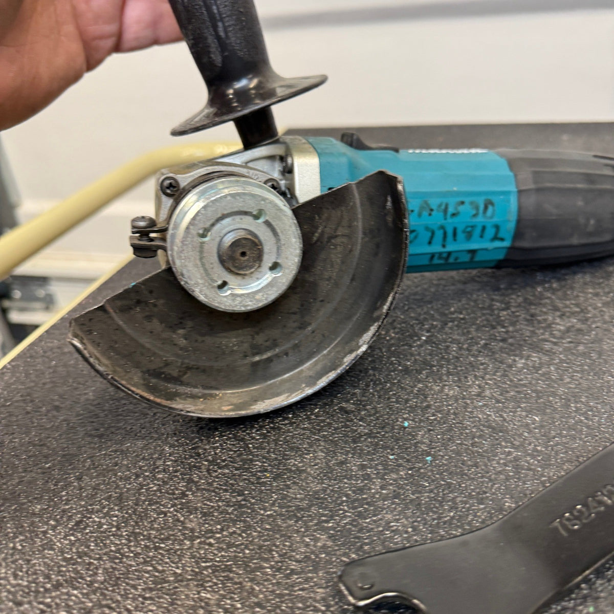 Makita GA4530 4‑1/2" Angle Grinder 6 AMP 11000 RPM Corded