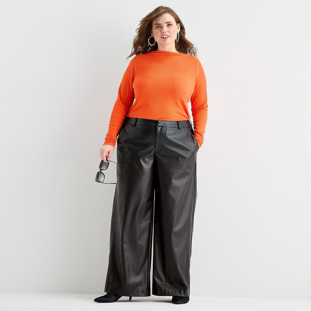 MSRP $90 Ashley Graham Womens 18W Peppercorn Black Faux Leather Trouser Straight