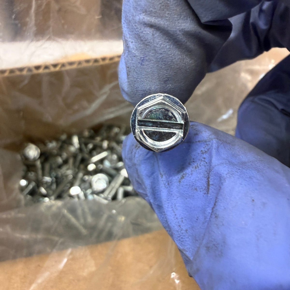 Pack of 850 Danforth 10-32 x 3/4 Slotted Hex Washer Taptite Screw Zinc