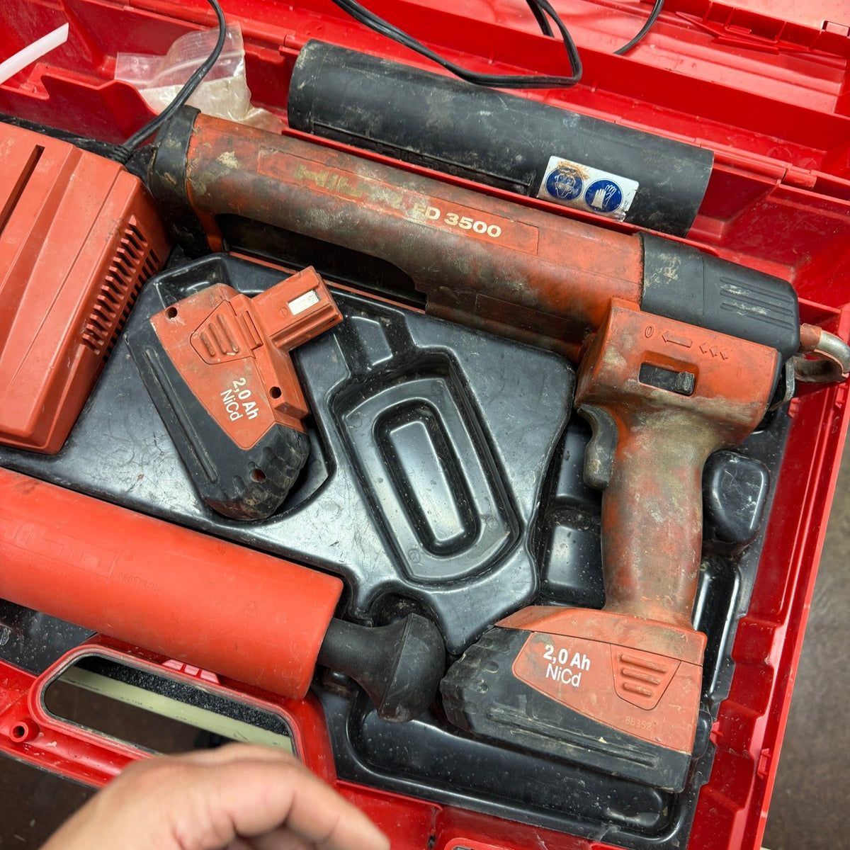 Hilti ED3500 Cordless Adhesive Epoxy Dispenser Set w/ 2 Batteries, Charger, Hard