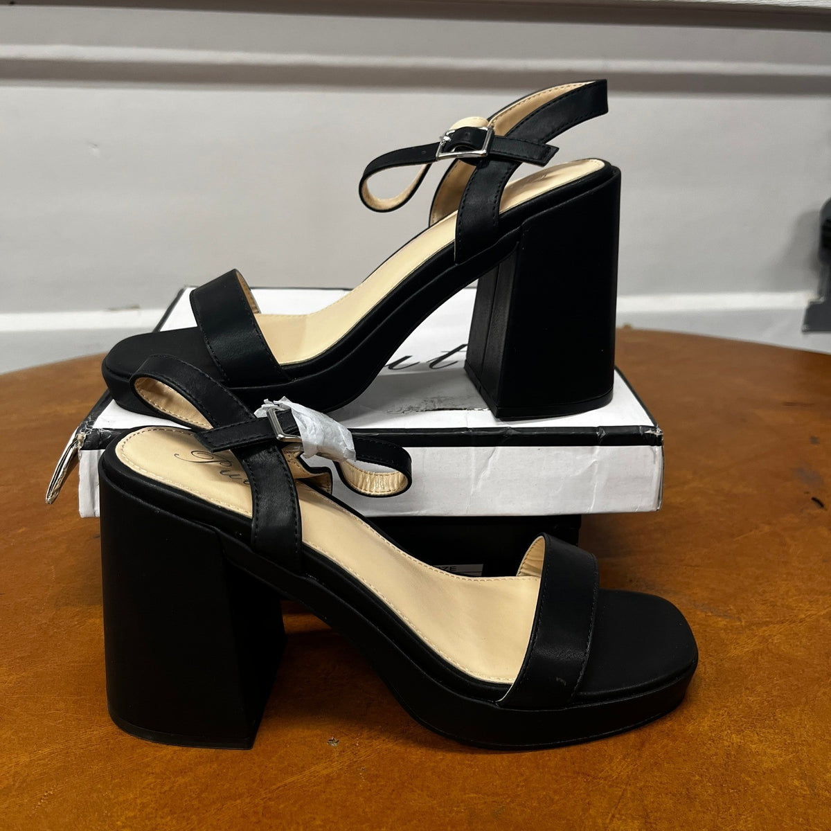 Putu Women's Size 7.5 Black Platform Heels Chunky Heeled Sandals Open Toe Dressy