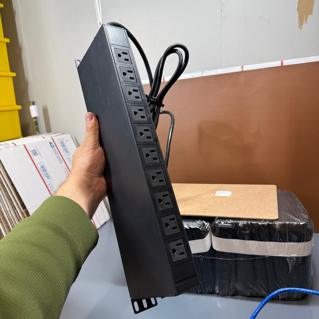 L-com RP00023 19" Rackmount PDU 12 Outlets 15A Basic Surge