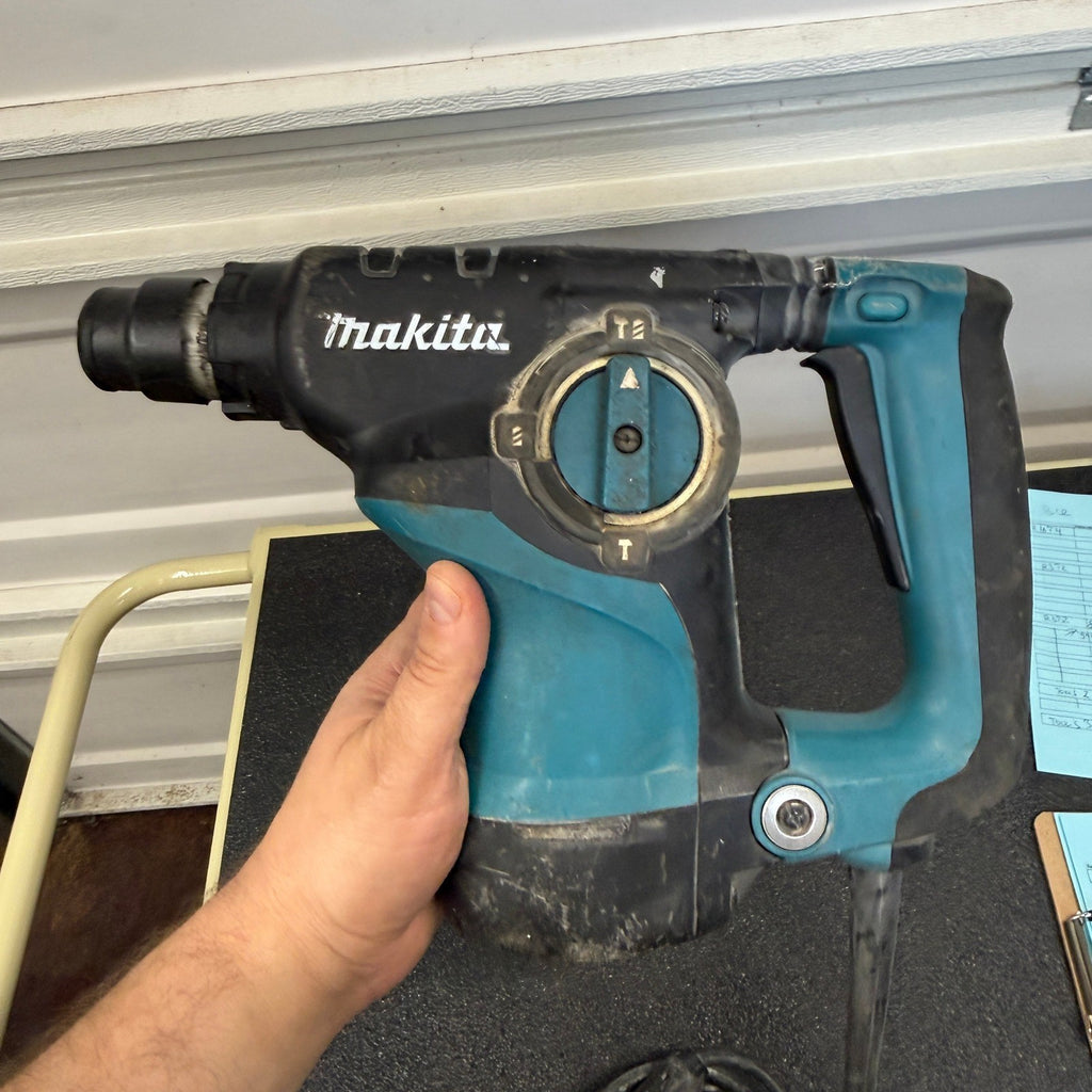 Makita HR2811F 1‑1/8'' SDS‑PLUS Rotary Hammer 7 AMP, Corded