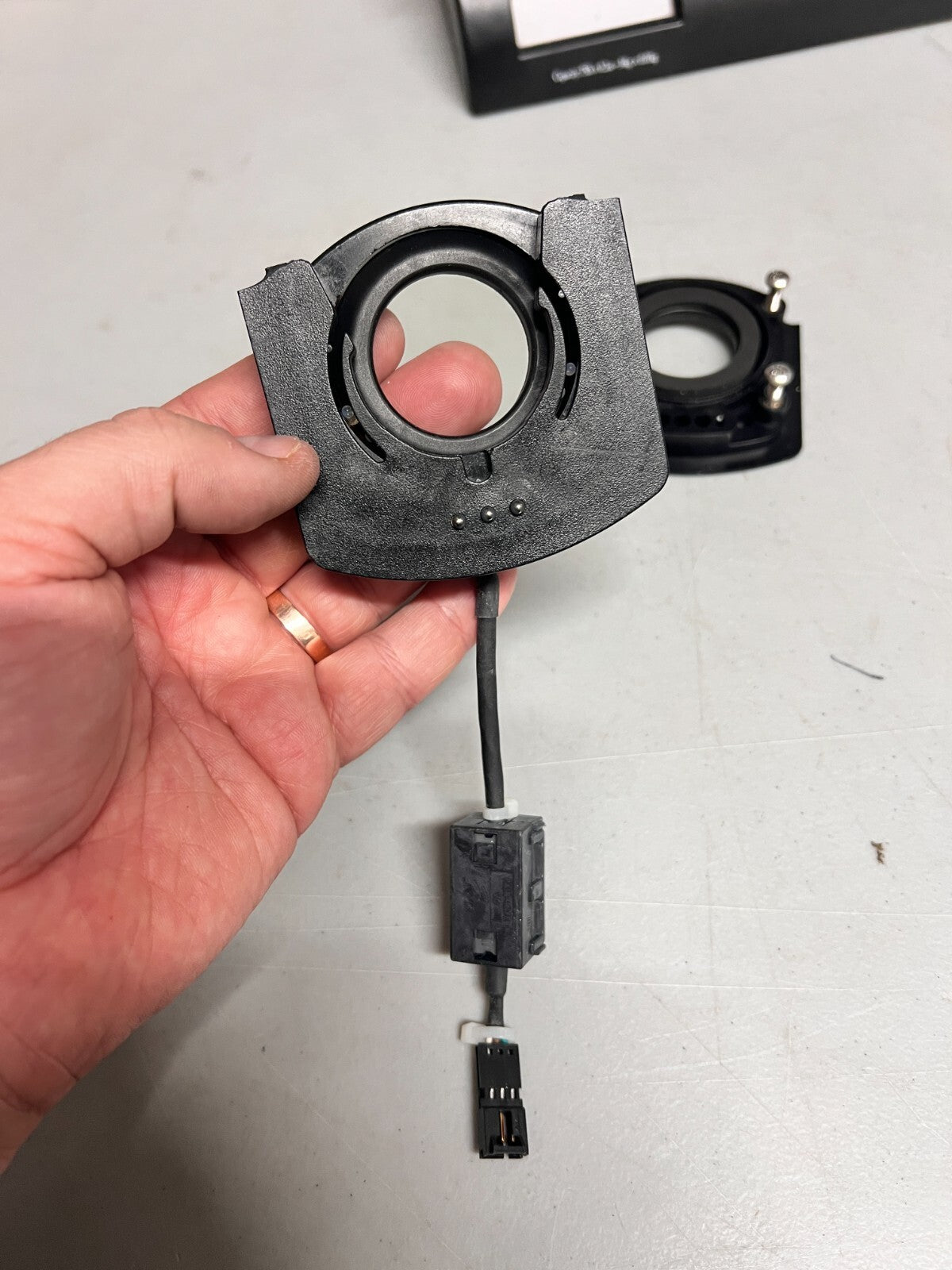 Thermo Nicolet 370 FT-IR Spectrometer Sample Compartment Lens Holder