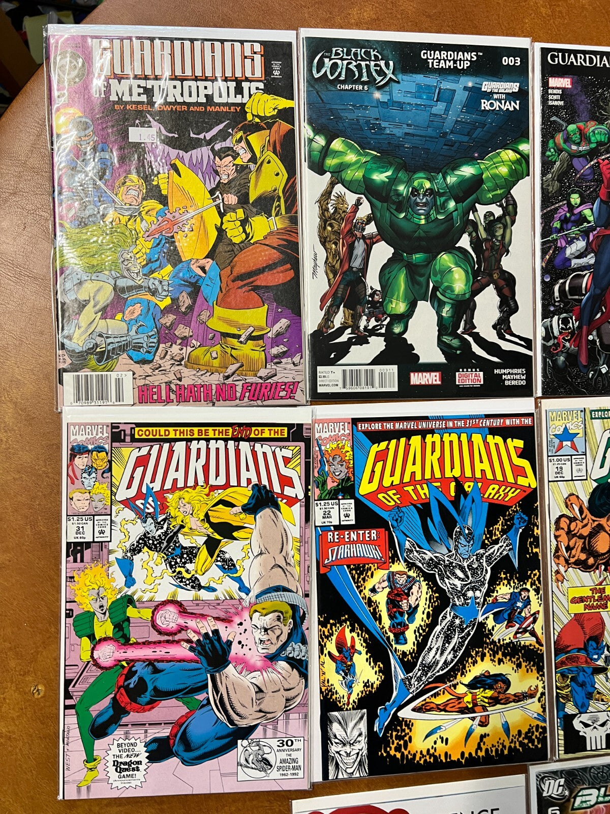 Lot of 13 Dc Comics - Guardians , Blackest Night , Batman and Robin