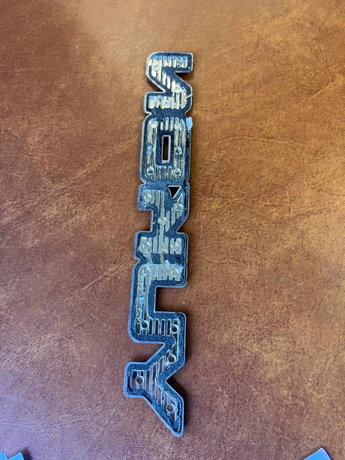 OEM 2000 2001 2002 2003 2004 2005 2006 GMC Yukon Rear Trunk Emblem 15736210