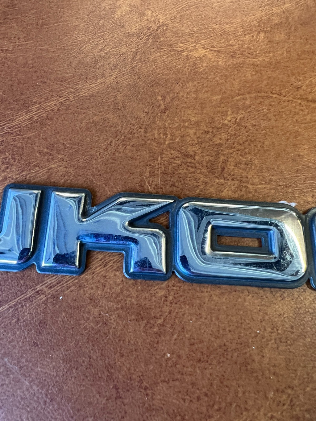 OEM 2000 2001 2002 2003 2004 2005 2006 GMC Yukon Rear Trunk Emblem 15736210