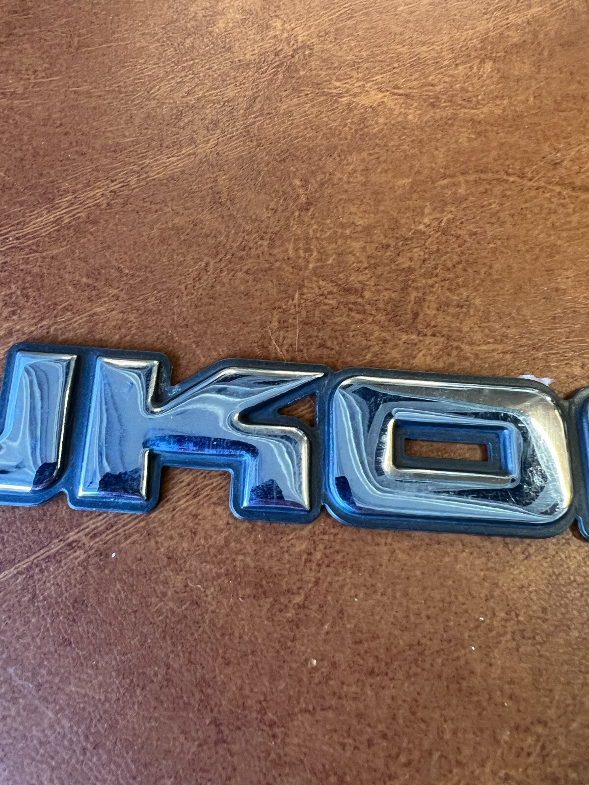 OEM 2000 2001 2002 2003 2004 2005 2006 GMC Yukon Rear Trunk Emblem 15736210