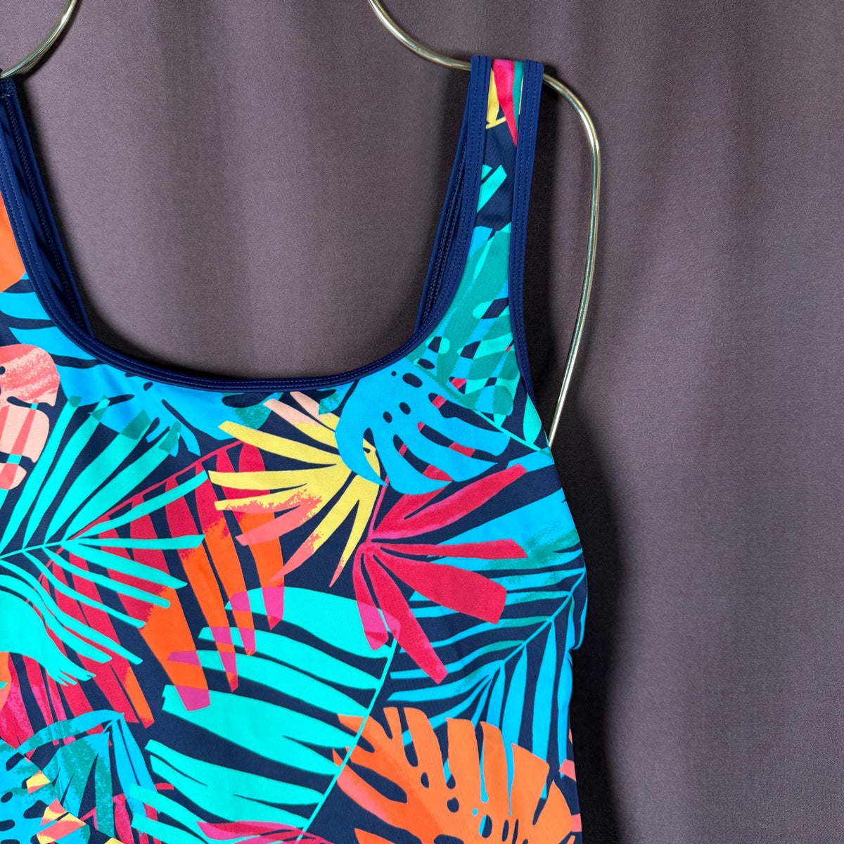 Lands' End Women's 2, 4 LONG Soft Cup Tugless Sporty One Piece Swimsuit Chlorine