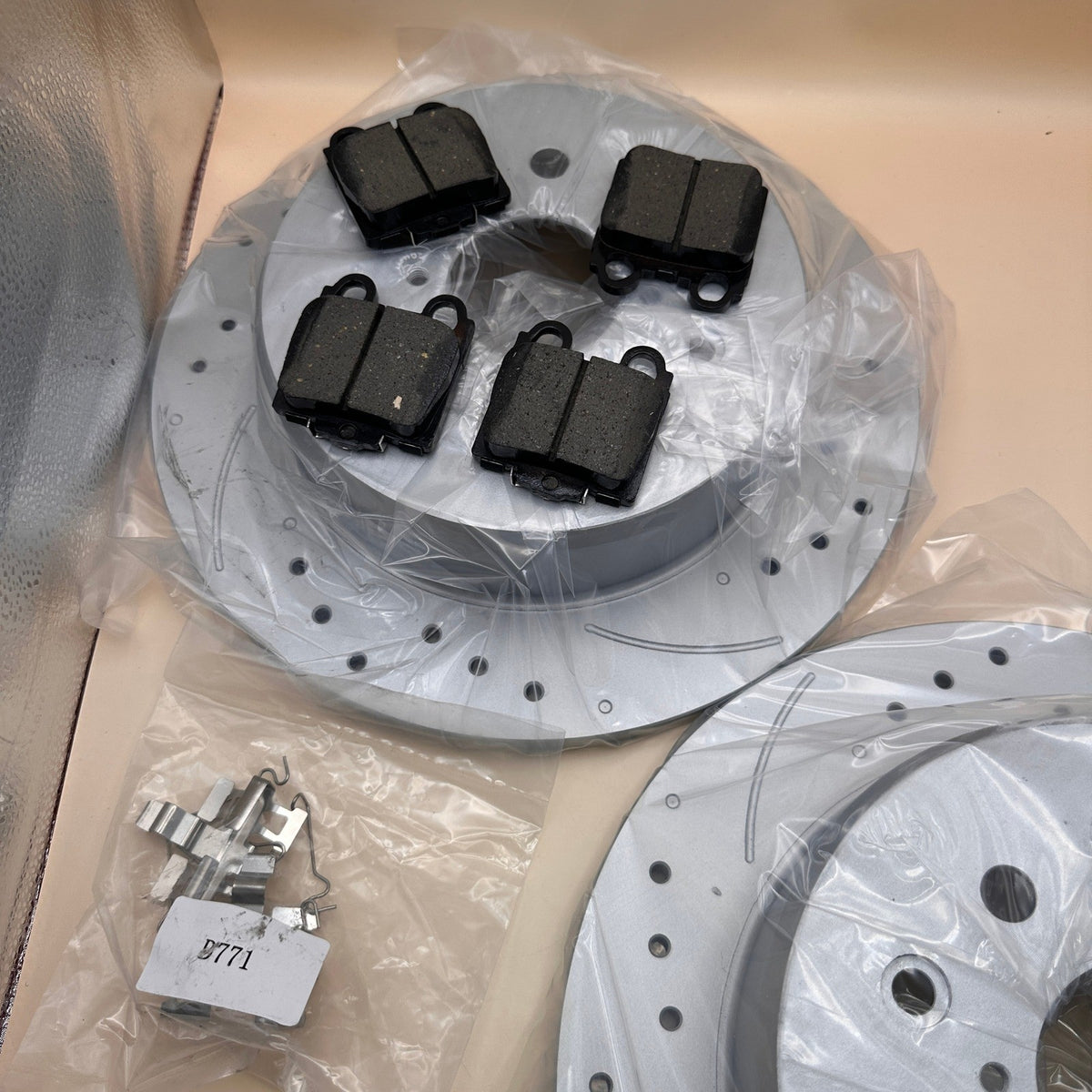 Dryowre Rear Brake Pads & Rotors Kit for Lexus LS430 4.3L 2001-2006 Posi Cer