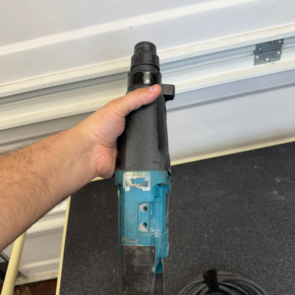 Makita HR2621 1" AVT SDS Plus Rotary Hammer Drill 8 Amp Corded