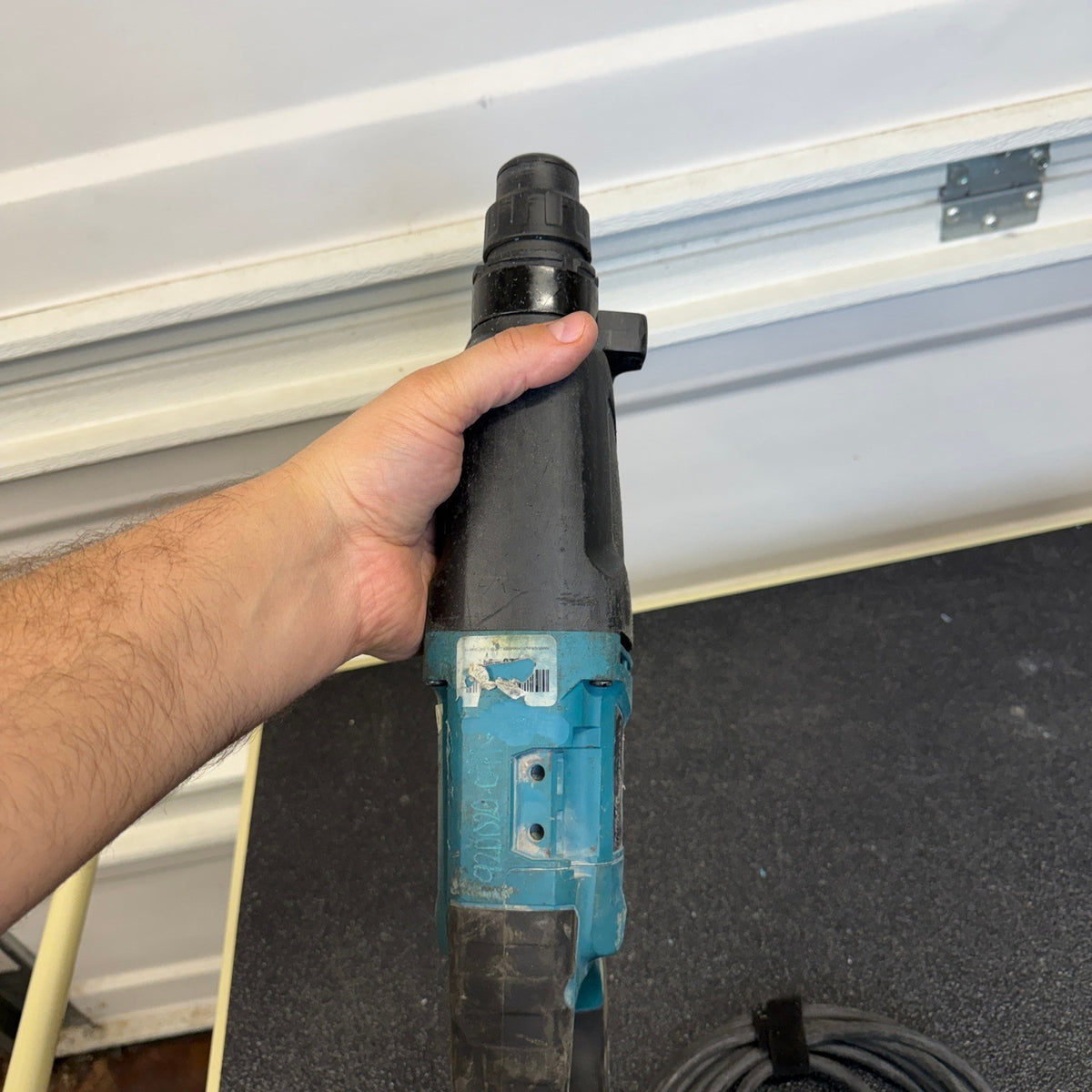 Makita HR2621 1" AVT SDS Plus Rotary Hammer Drill 8 Amp Corded