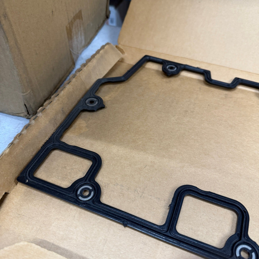 Navistar International 1825602C92 Valve Cover Gasket Kit