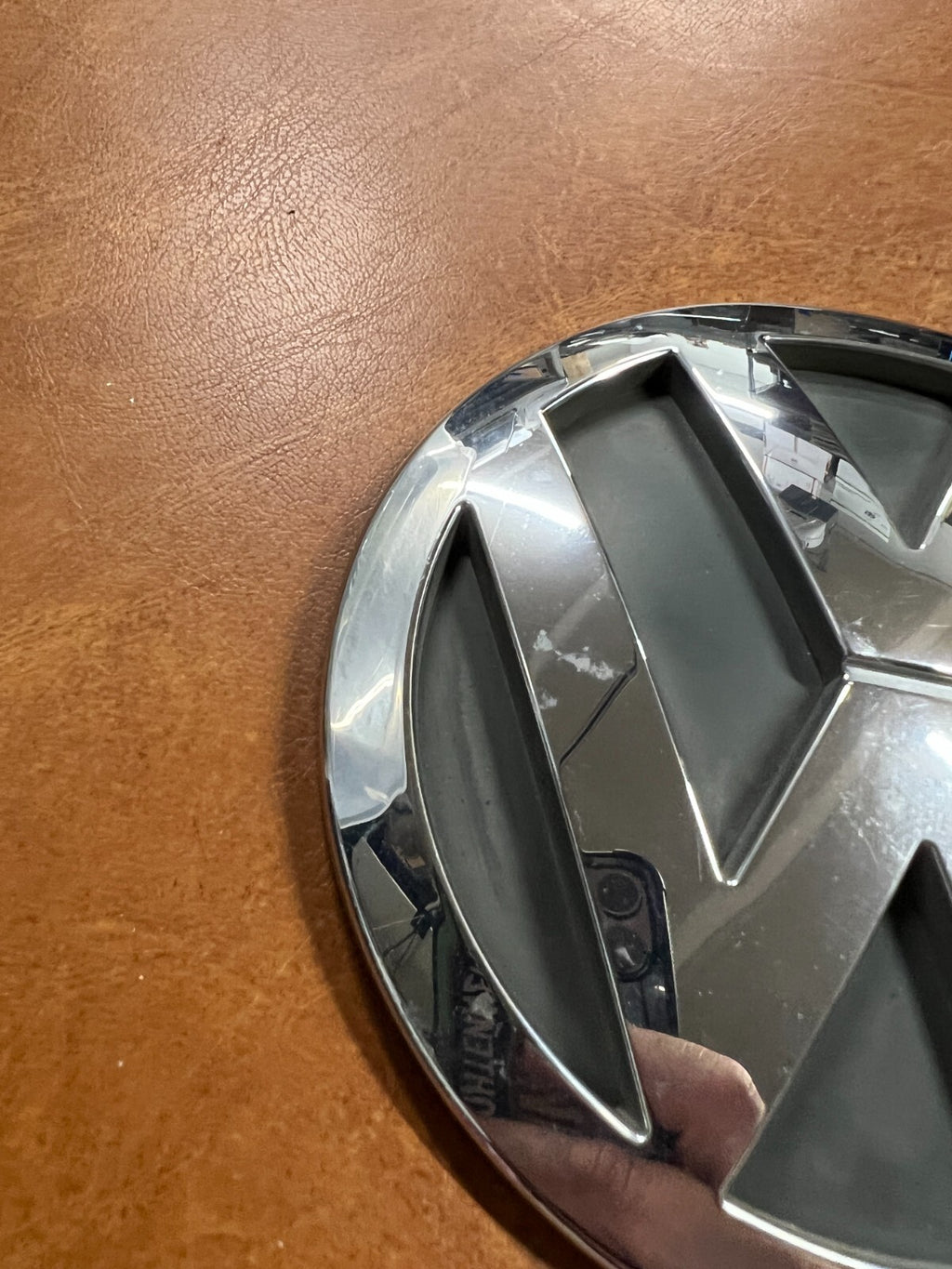 VW Volkswagen Touareg 2004 Rear Hatch Center Emblem OEM
