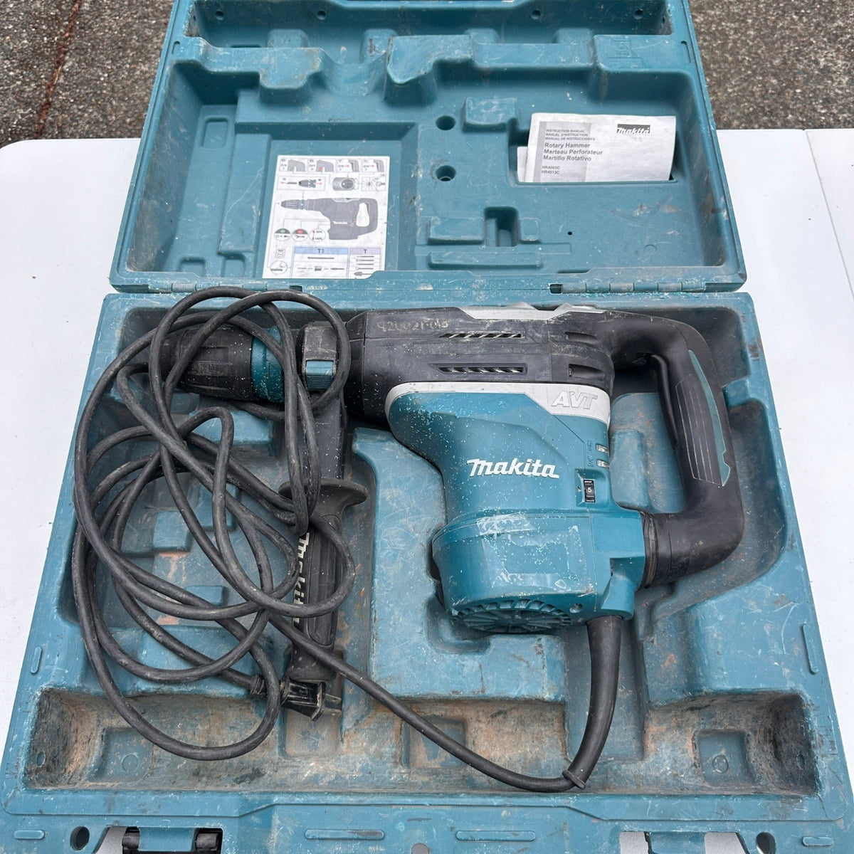 Makita HR4013C 1‑9/16" SDS‑MAX AVT Rotary Hammer Drill With Damaged Hard Case
