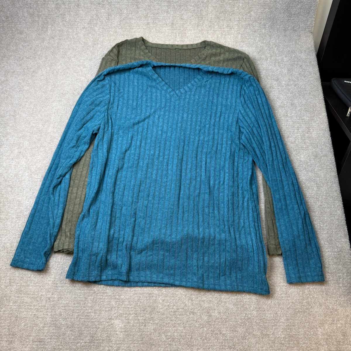 MSRP $56 JoyMotion 3 Pack Men's L Ribbed V Neck Long Sleeve Thermal Shirts Sli