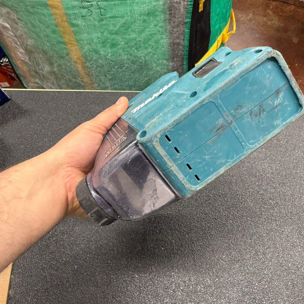Makita DX08 Dust Extractor Attachment with Hepa Filter Cleaning Mechanism