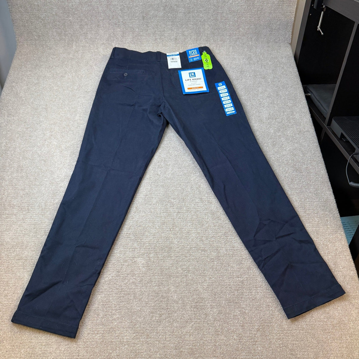 MSRP $80 Haggar HC80059 Life Khaki Men's 32x32 Dark Navy Slim Fit Chino Pants