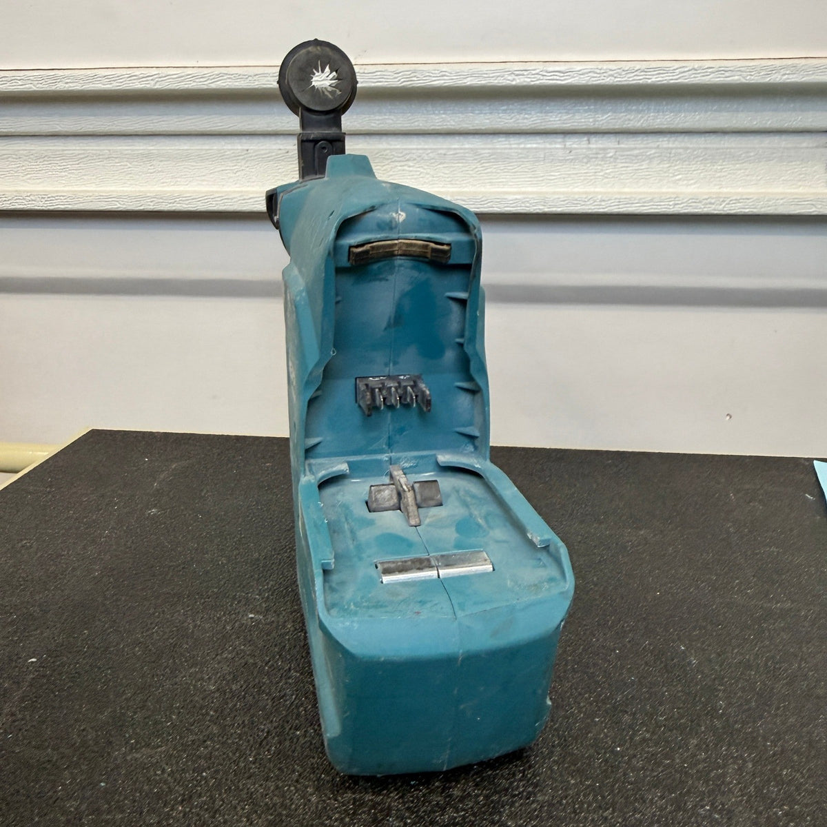 Makita DX06 Dust Extractor Attachment with HEPA Filter Cleaning Mechanism