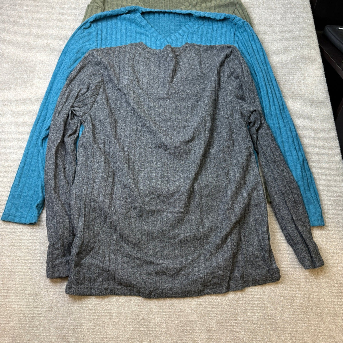 MSRP $56 JoyMotion 3 Pack Men's L Ribbed V Neck Long Sleeve Thermal Shirts Sli
