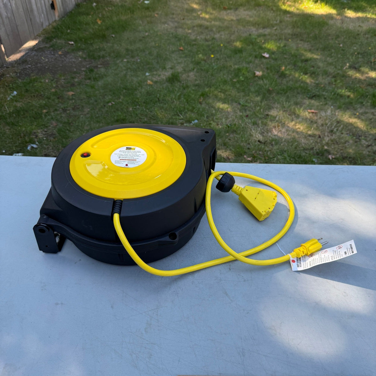 LumaPro Retractable Cord Reel 443P47A 40ft 12 AWG Connector 125VAC