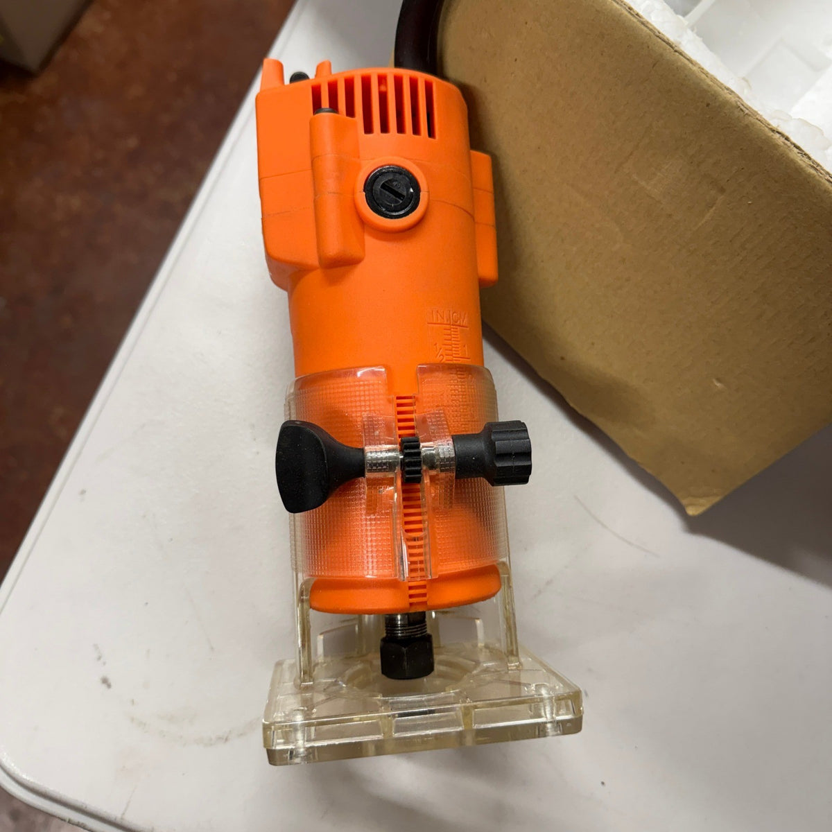 Chicago Electric 44914 28000 RPM 110V 1/4" Trimmer Router Kit Corded