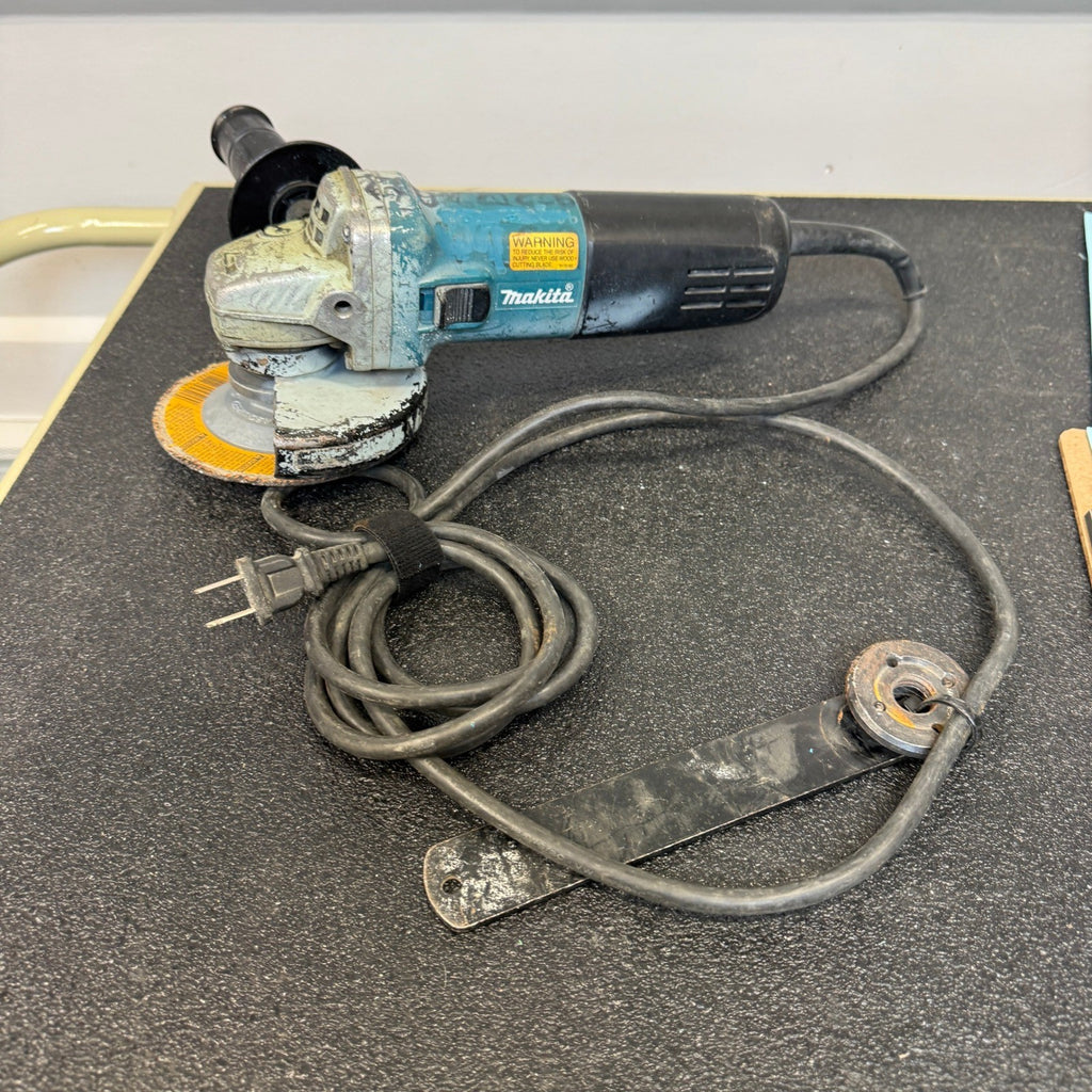 Makita 9554NB 4-1/2" Angle Grinder 6 Amp 10000 RPM Corded