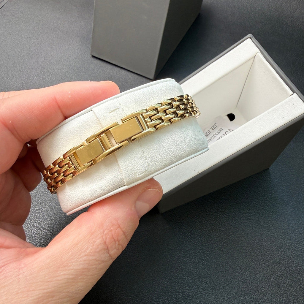 Armitron Womens 75/5195GP Diamond Accented Gold Tone Bracelet Watch New Battery