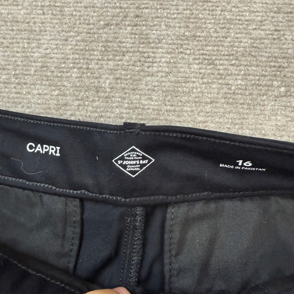 MSRP $38 St. John's Bay Womens 16 Black Secretly Slender Mid Rise Capri Pants