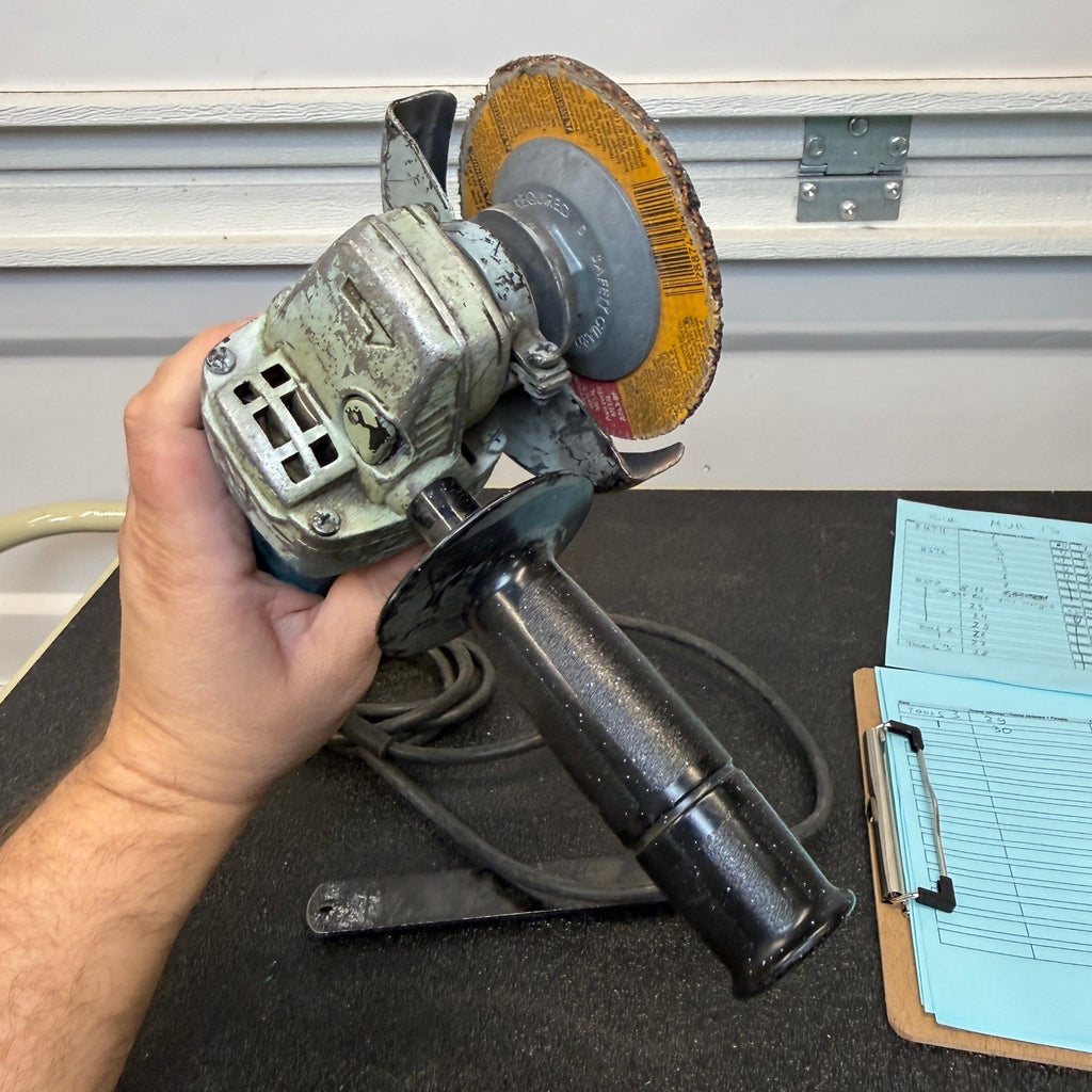 Makita 9554NB 4-1/2" Angle Grinder 6 Amp 10000 RPM Corded