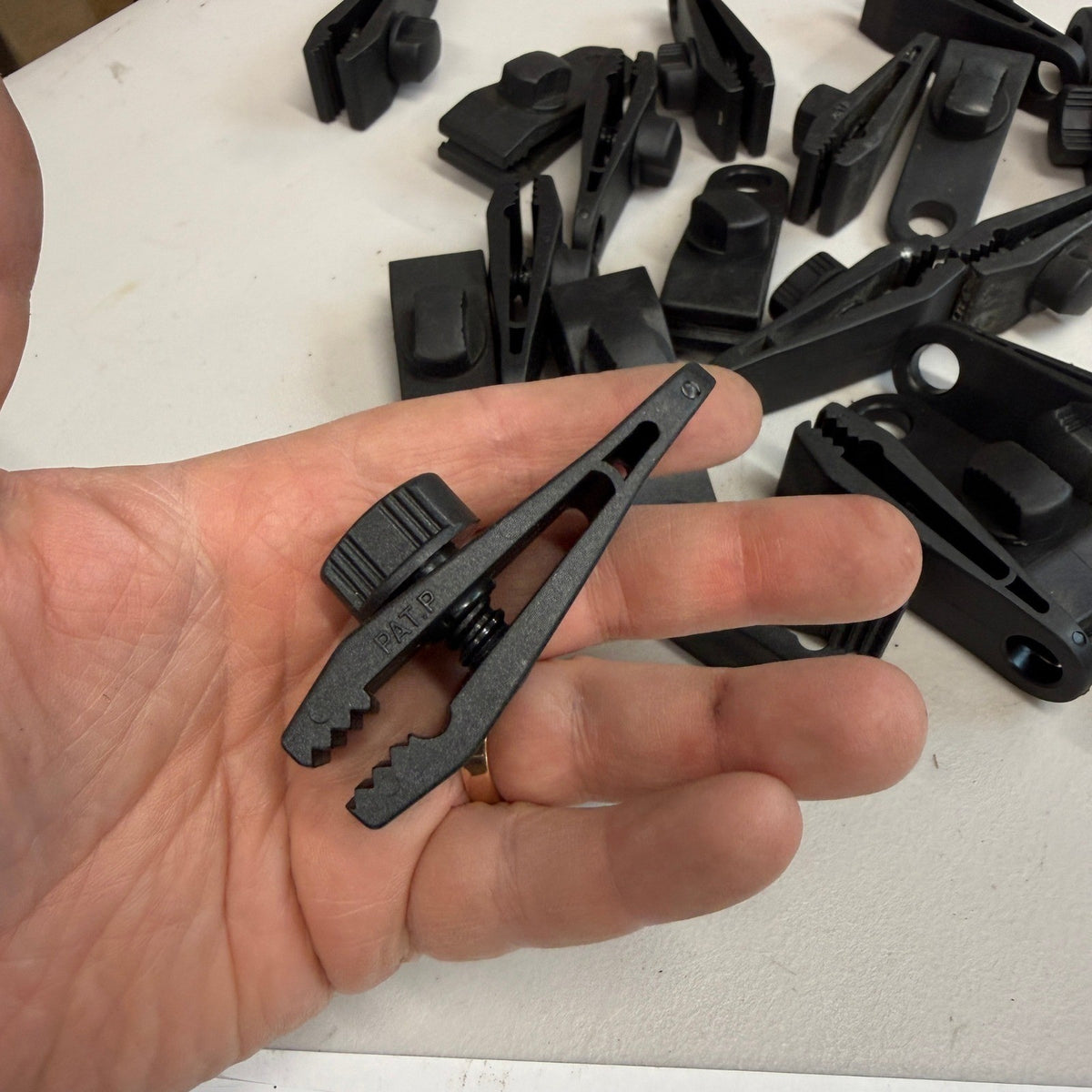 Set of 23 Tarp Clips Heavy Duty Lock Grip Cover Clamps Camping Awning Car Pool