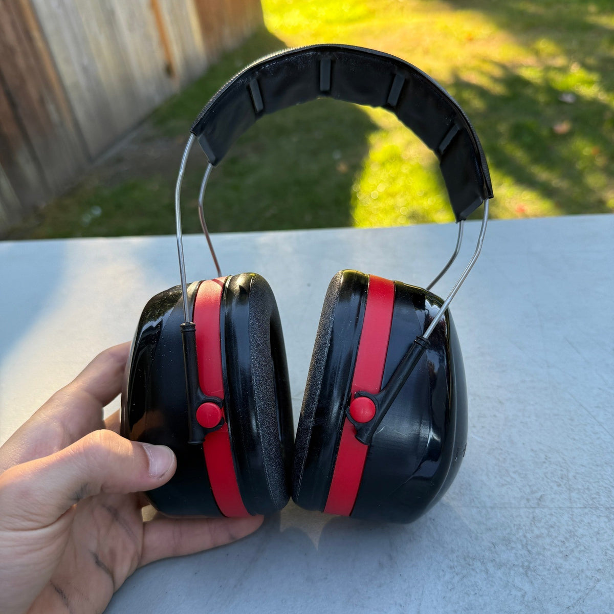 3M Peltor Optime 105 Over-the-Head Earmuffs w/ MINOR DAMAGE CUSHION See Photo #3