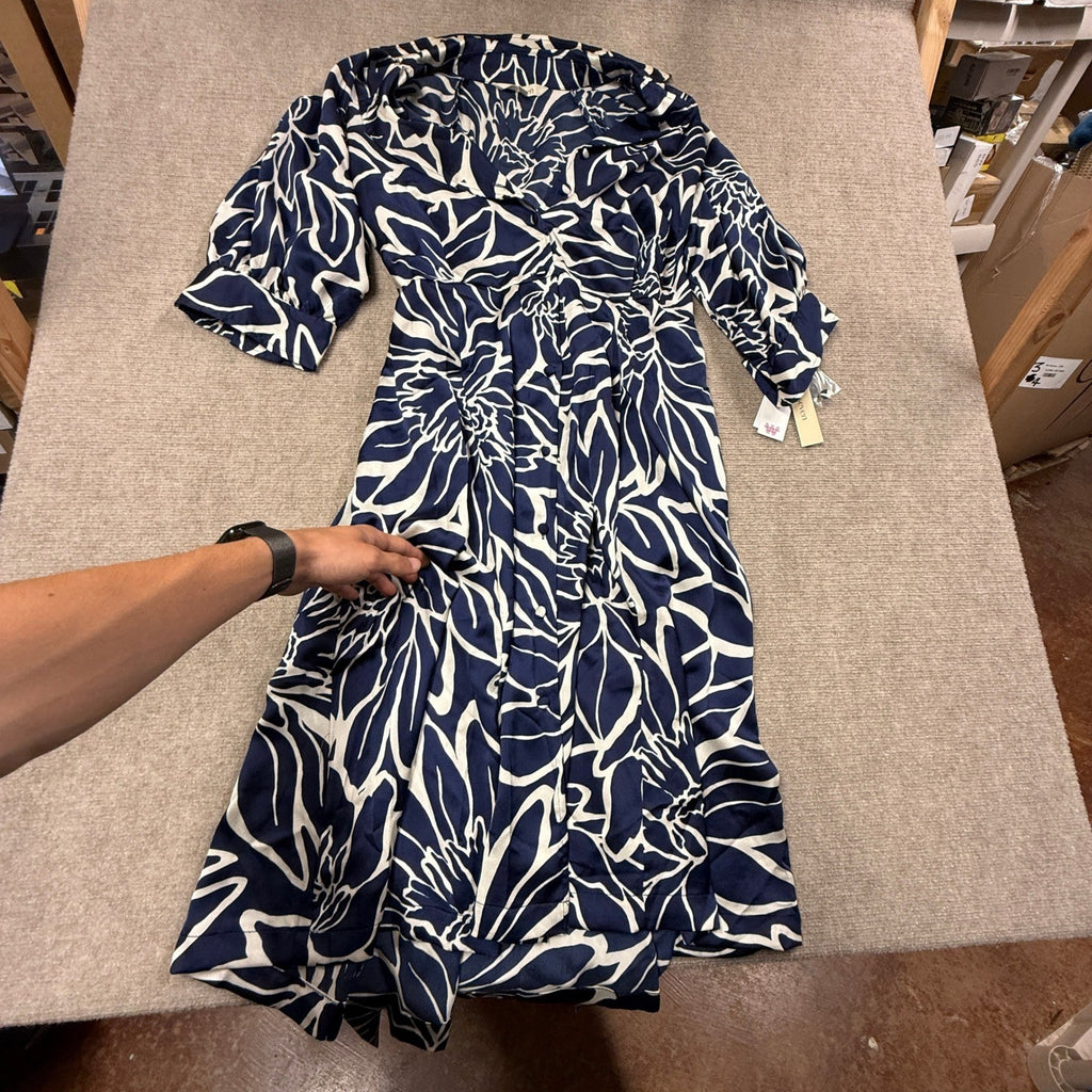 MSRP $89 52Seven 1X Navy Ivory Midi V Neck 3/4 Sleeve Cuffed Abstract Dress