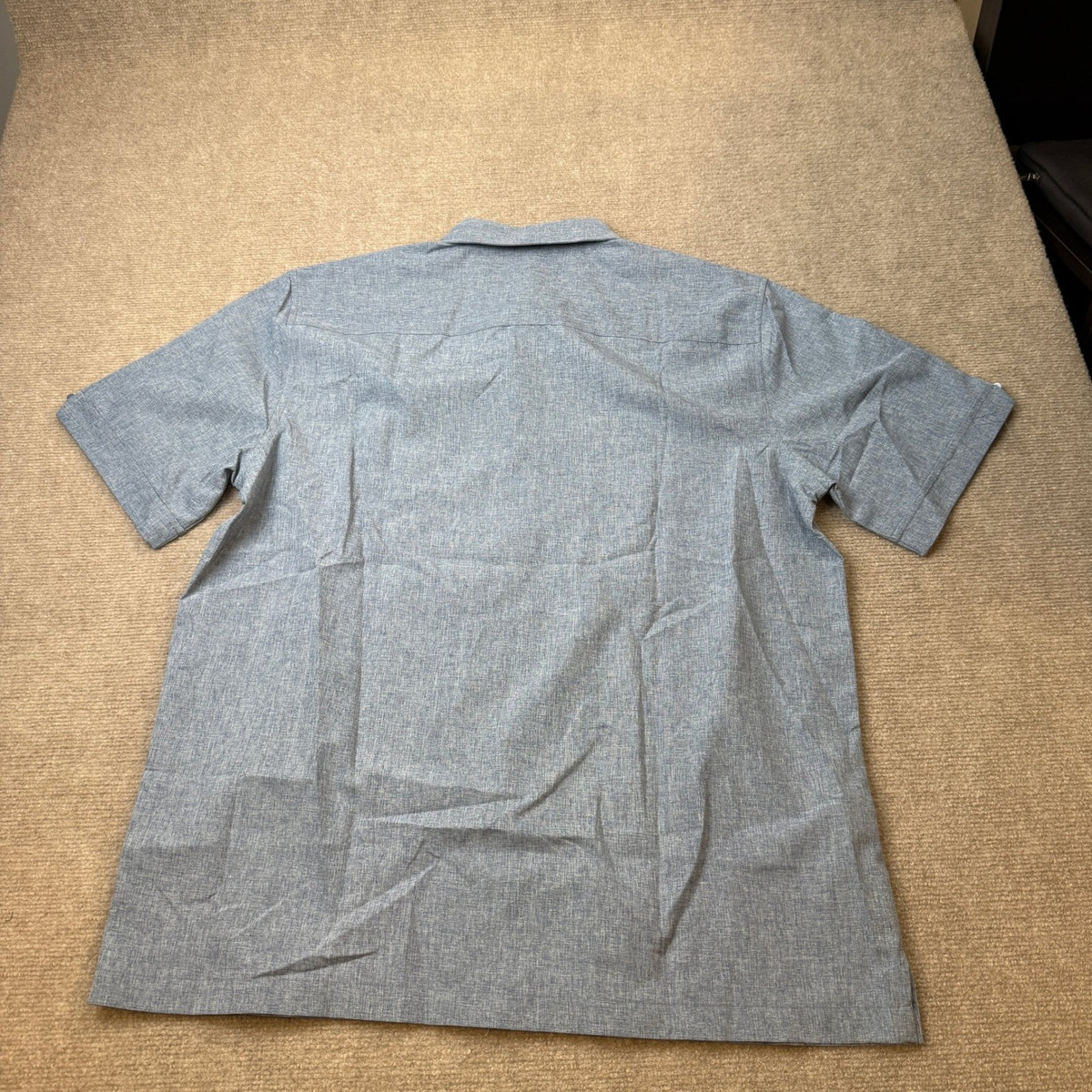 MSRP $60 Cubavera Chambray Mens L Dress Blues Pintuck Button Down Shirt Short