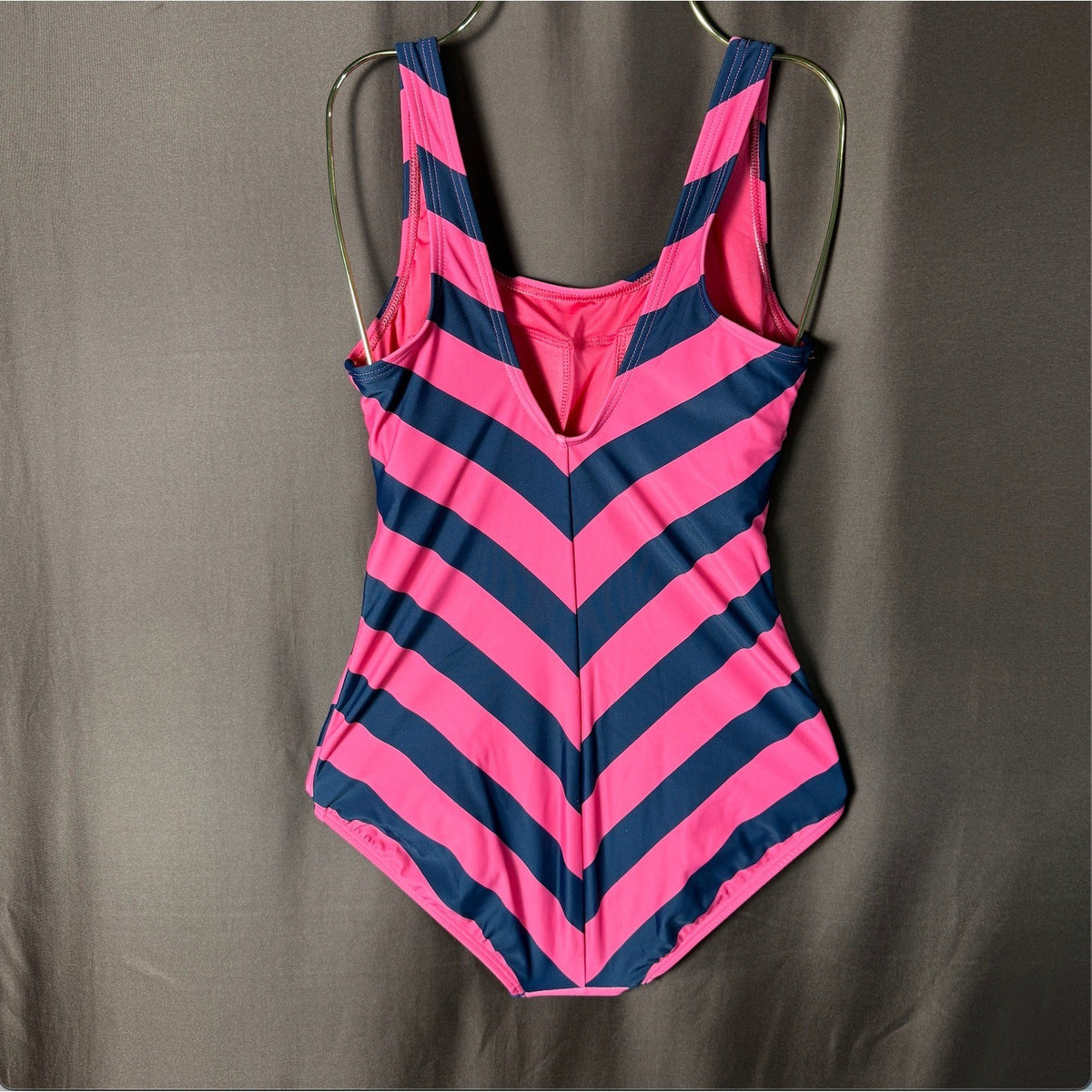 Lands' End Women's 6 Petite One Piece Scoop Neck Softcup Tugless Swimsuit Pink
