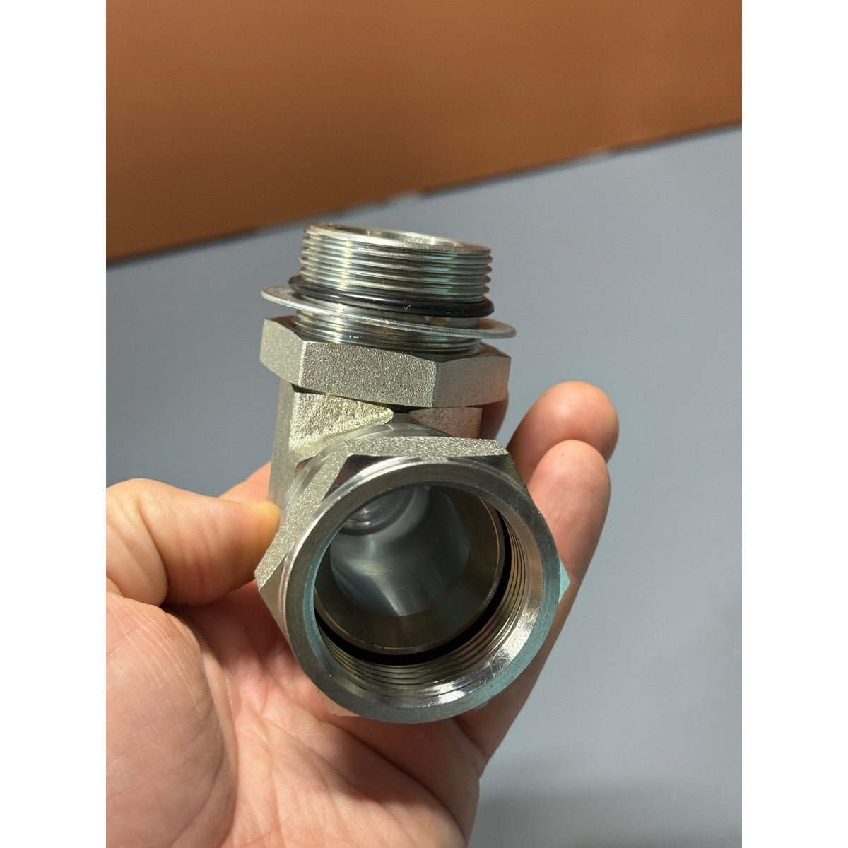 Titan 6809-20-20 90° Elbow 1 1/4" ORB (1 5/8"-12 thread) Male x 1-1/4" JIC