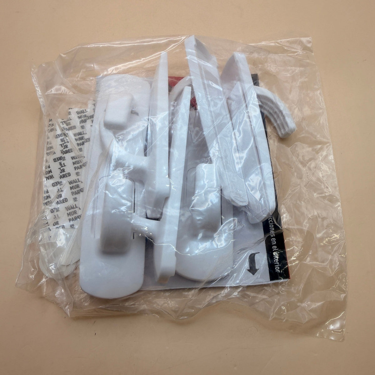 Set of 7 Command 5 lb Large Utility Hooks w/ 12 Strips, No Tools for Hanging, Or