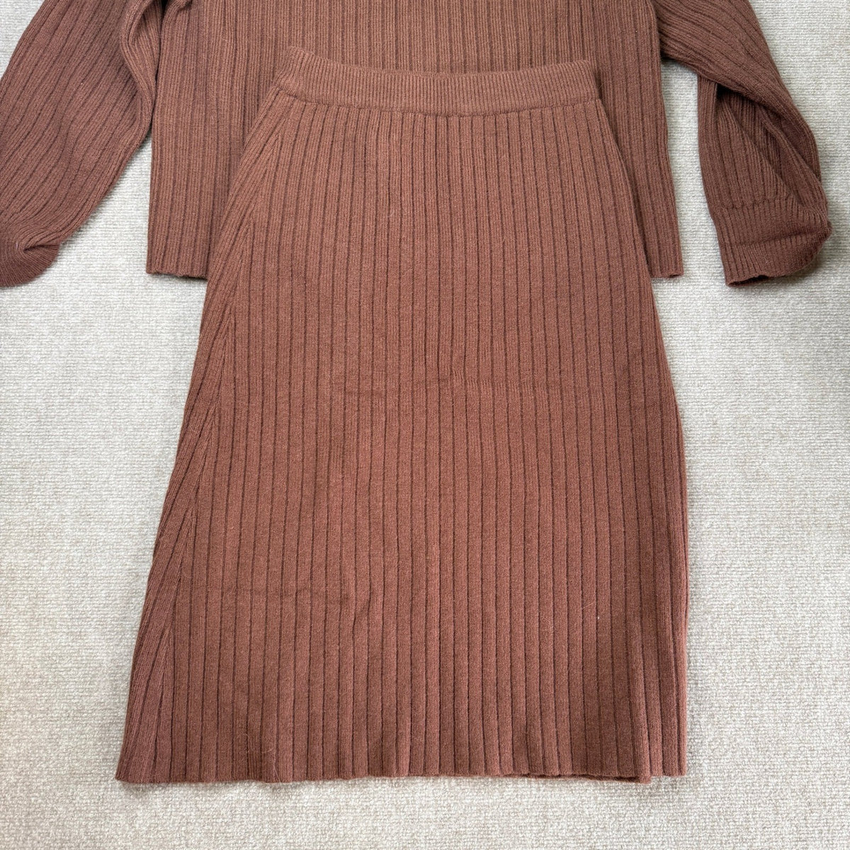 MSRP $52 CHYRII Womens L Coffee 2 Piece Outfit Oversized Sweater Top & Skirt S