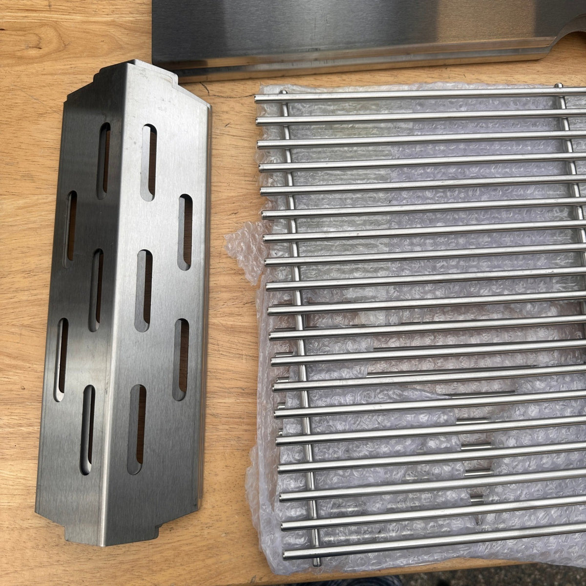 Dictirdy 2 Grill Grates 66095 + 5 Flavorizer Bars 66032 & 3 Heat Deflectors 667