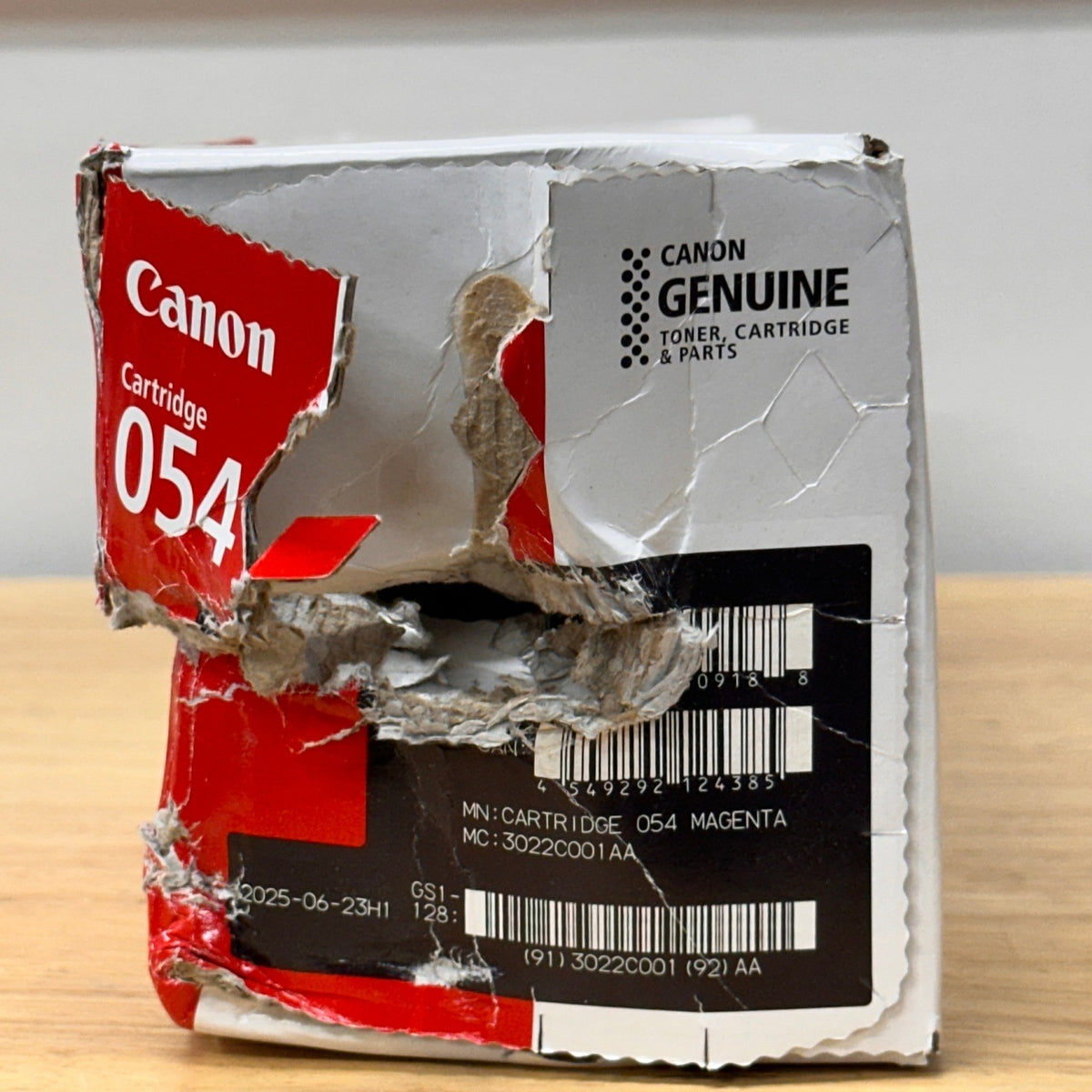 Canon 054 3022C001 Magenta Toner Cartridge LBP620C MF640C Series DAMAGED BOX