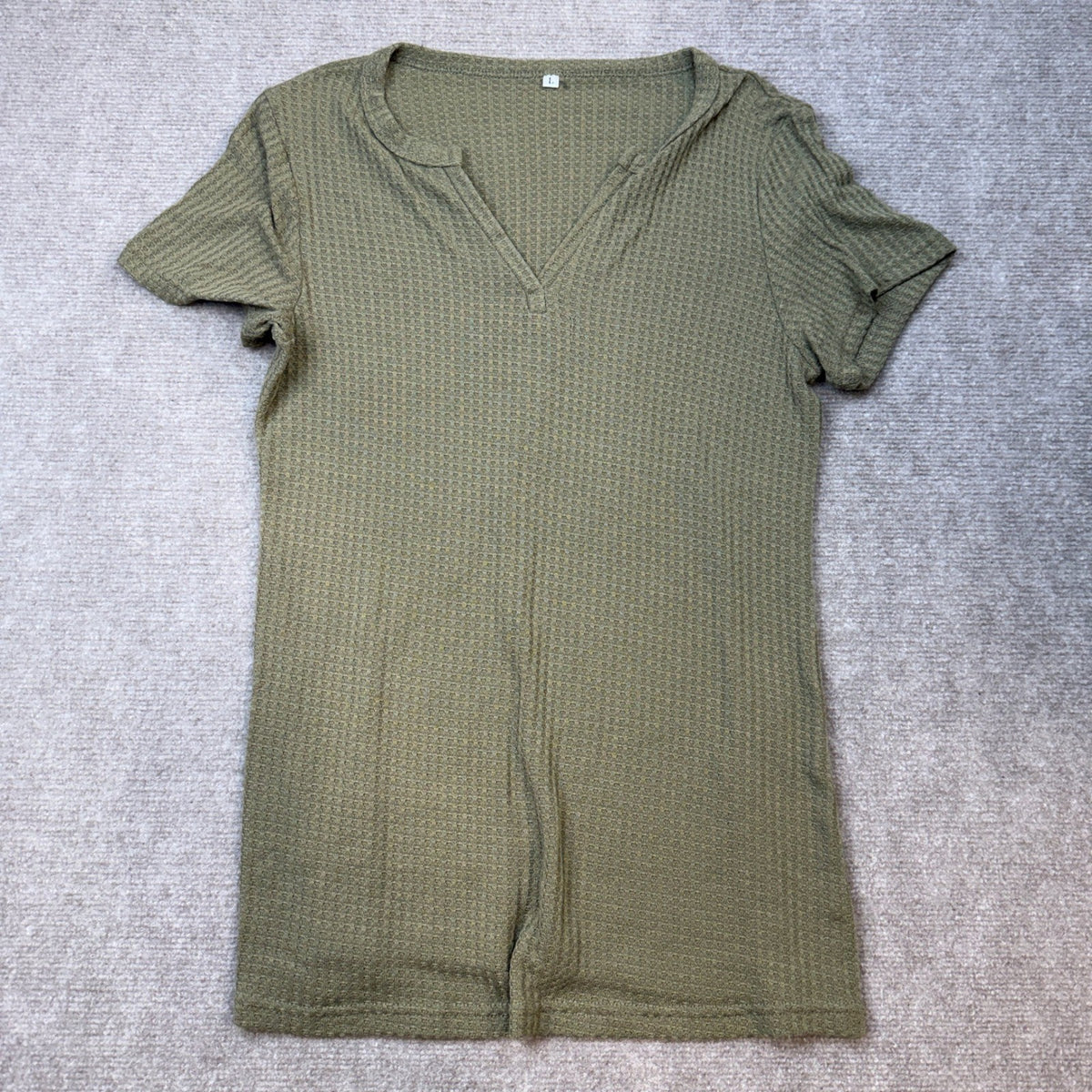 Women's L Olive Green Waffle Knit Top Short Sleeve Notch V-Neck Casual T-Shirt