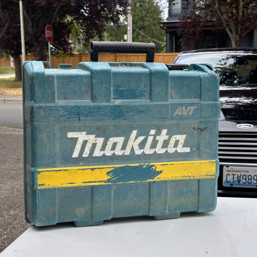 Makita HR4013C 1‑9/16" SDS‑MAX AVT Rotary Hammer Drill With Damaged Hard Case