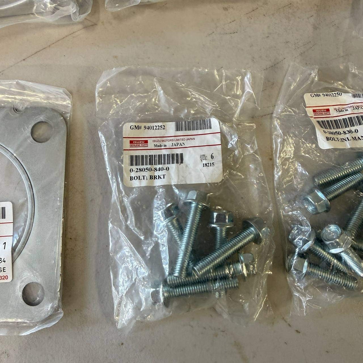 Genuine Isuzu GM Brackets Gaskets Bolts Nuts Lot 97730778, 98405320, 94012252