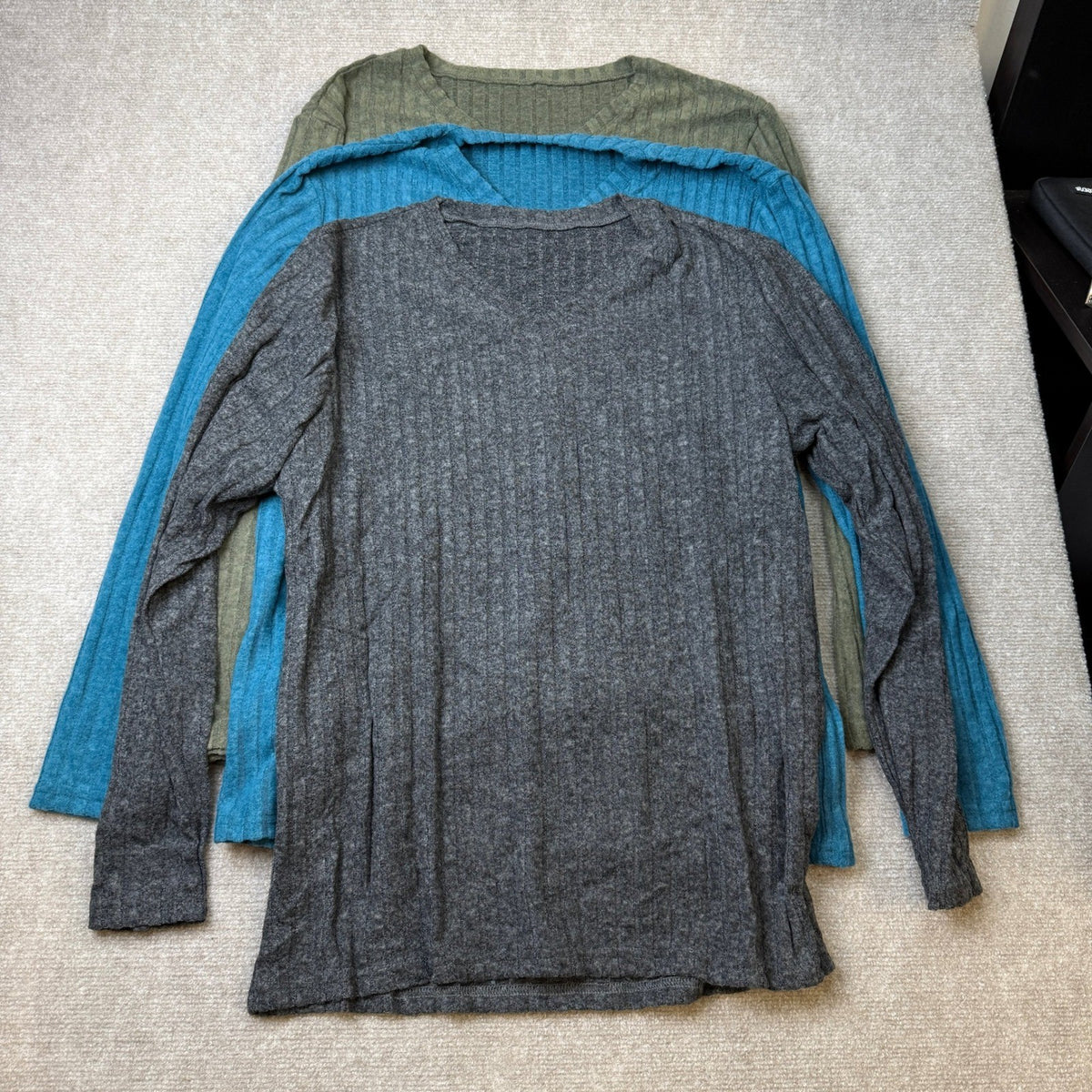 MSRP $56 JoyMotion 3 Pack Men's L Ribbed V Neck Long Sleeve Thermal Shirts Sli