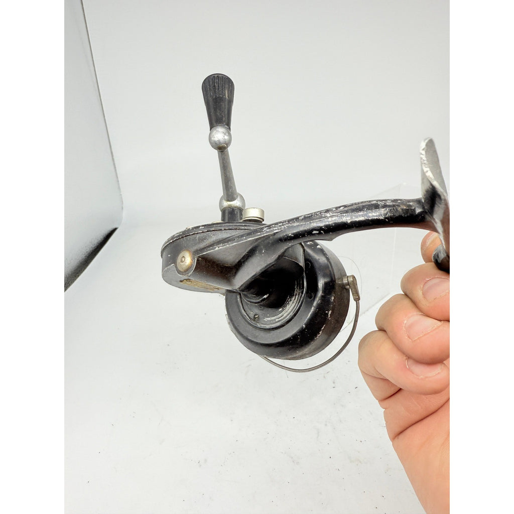 Vintage Ueno Seiko Co Olympic No.82 Black Spinning Fishing Reel Japan