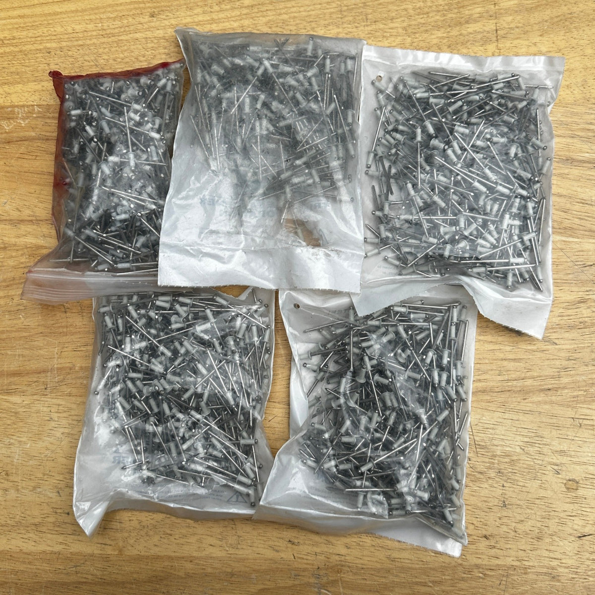 Pack of 1000 Triangle Fastener #43 FBF43AL Malibu White Blind Rivet 1/8"