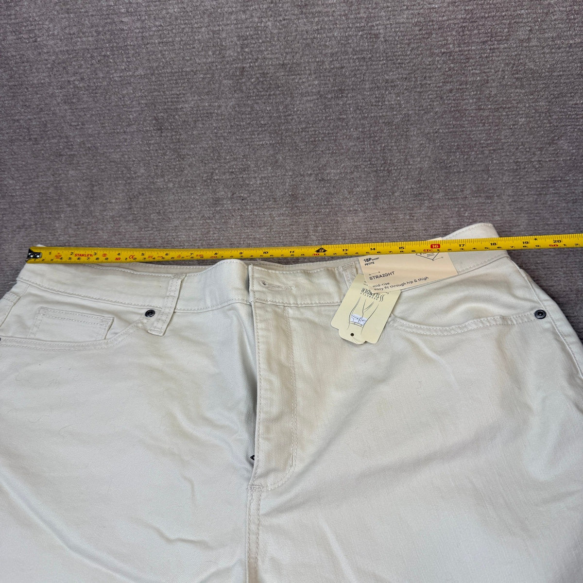 MSRP $44 St. John's Bay Womens 18P Short Birch Straight Leg Jeans Mid Rise