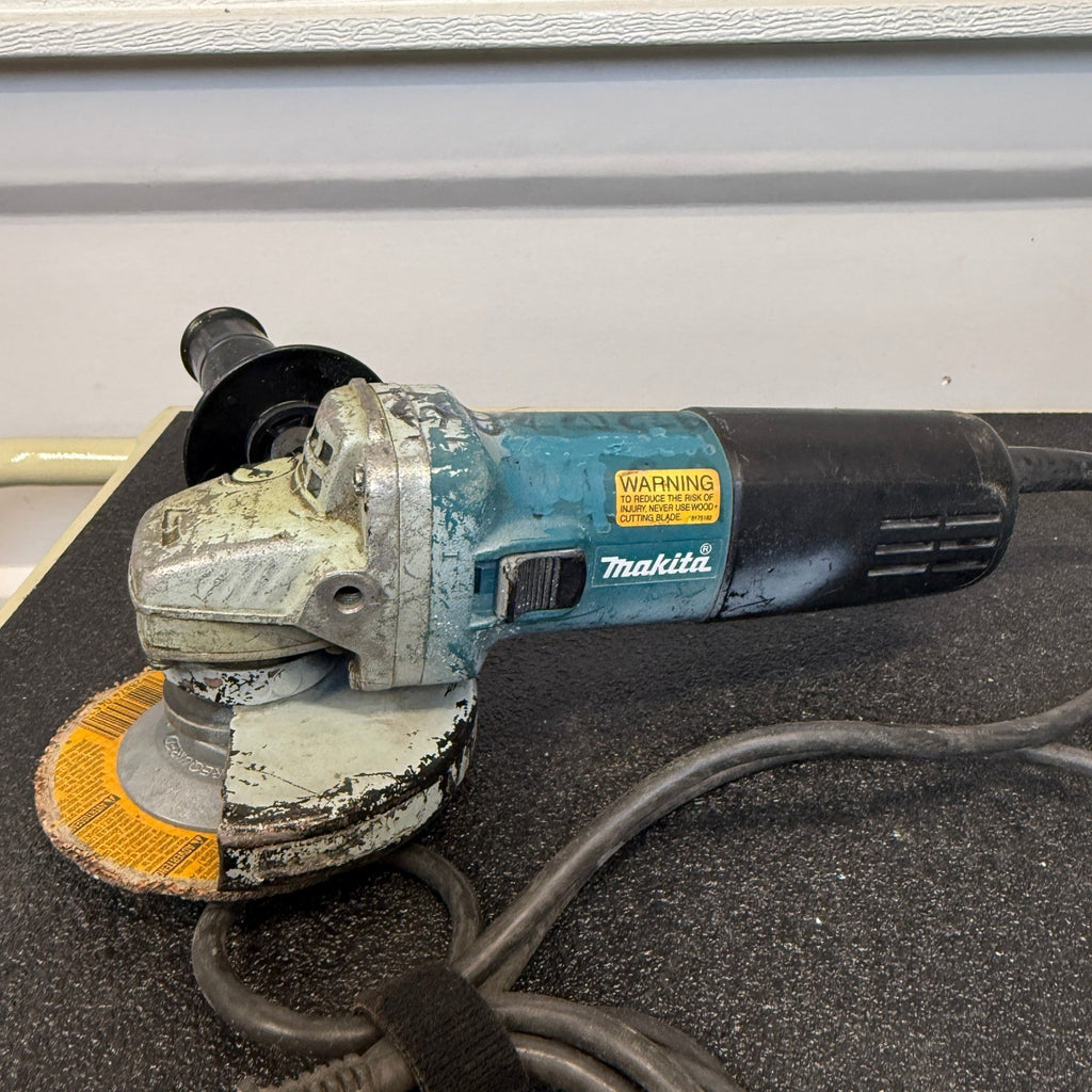 Makita 9554NB 4-1/2" Angle Grinder 6 Amp 10000 RPM Corded