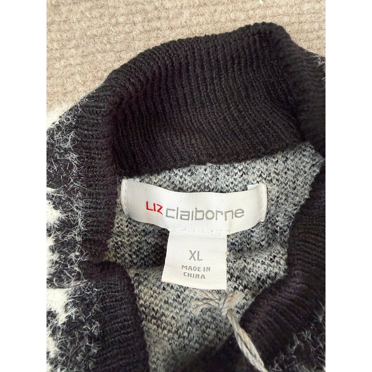 MSRP $58 Liz Claiborne Womens XL Black Floral Funnel Neck Pullover Sweater Long