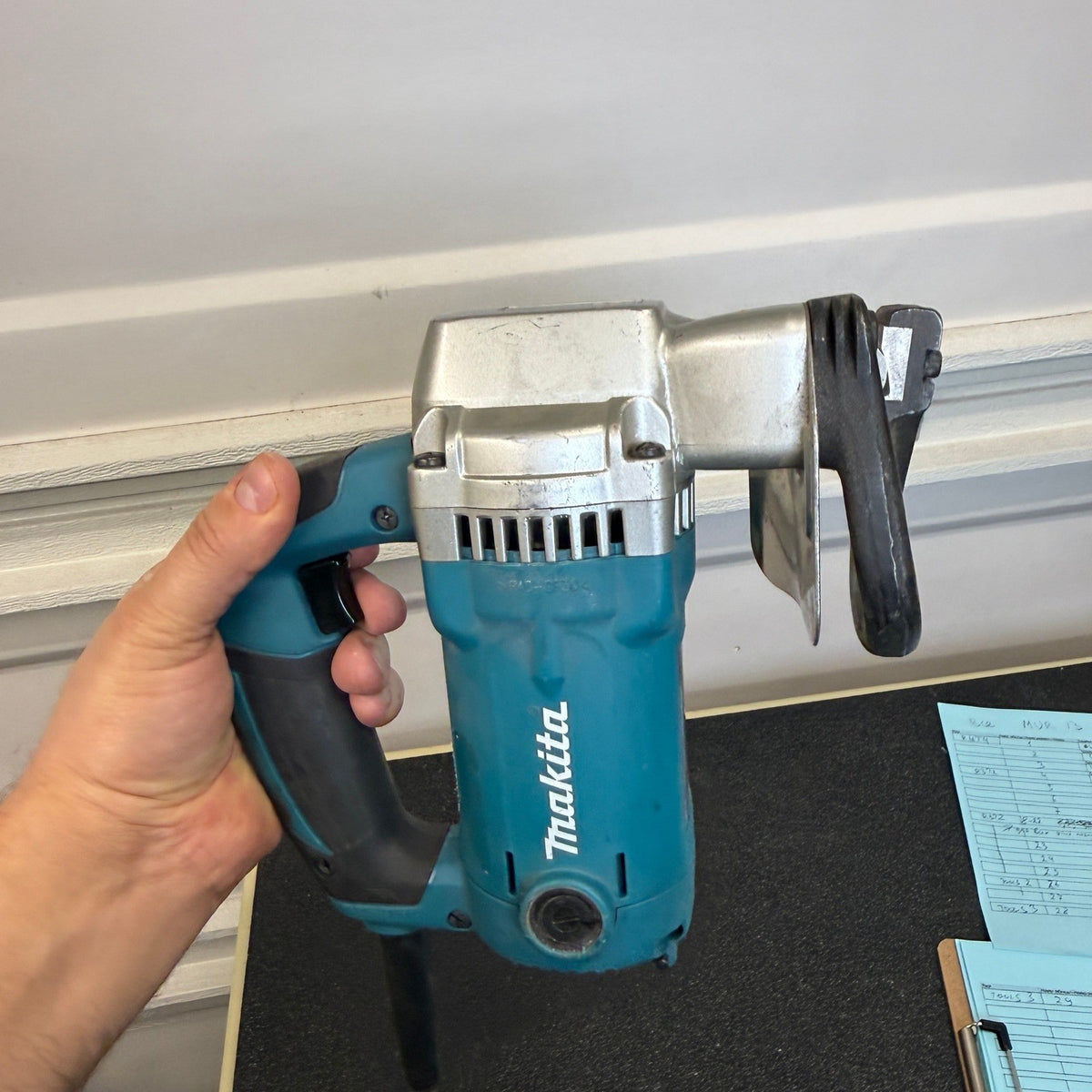 Makita JS3201 Electric Metal Shear 10 Gauge Sheet Cutter, Corded